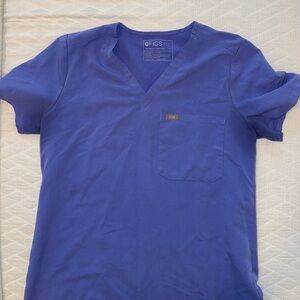 FIGS Catrina one pocket, V-Neck, light purple, medium scrub top
